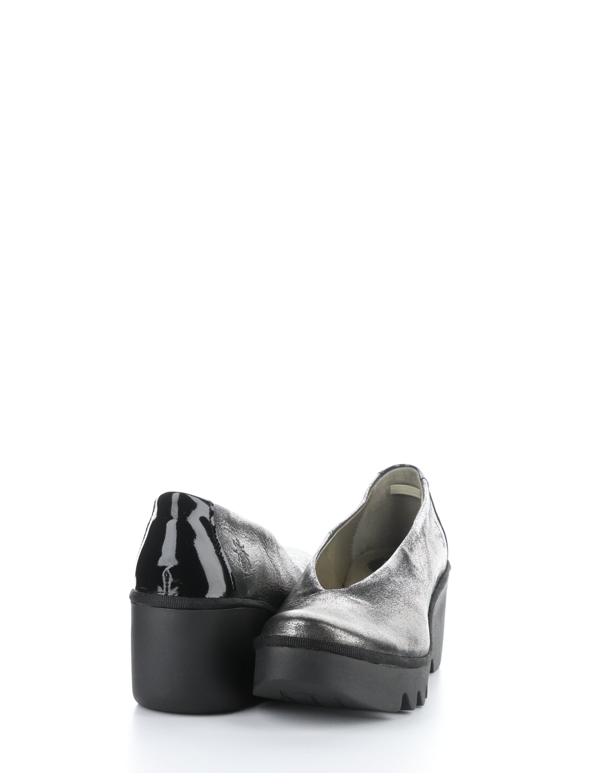 BESO246FLY 019 SILVER/BLACK Slip-on Shoes