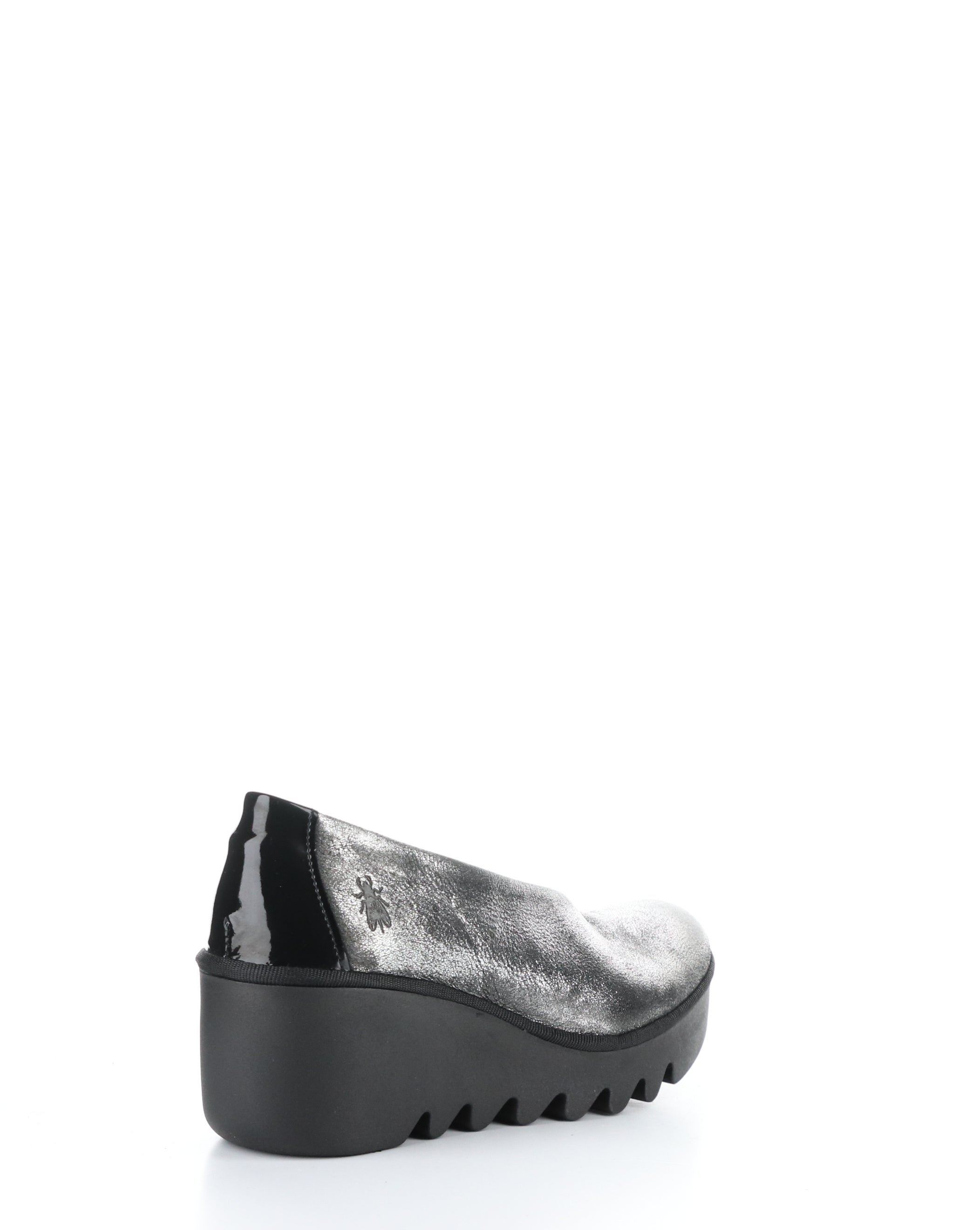 BESO246FLY 019 SILVER/BLACK Slip-on Shoes