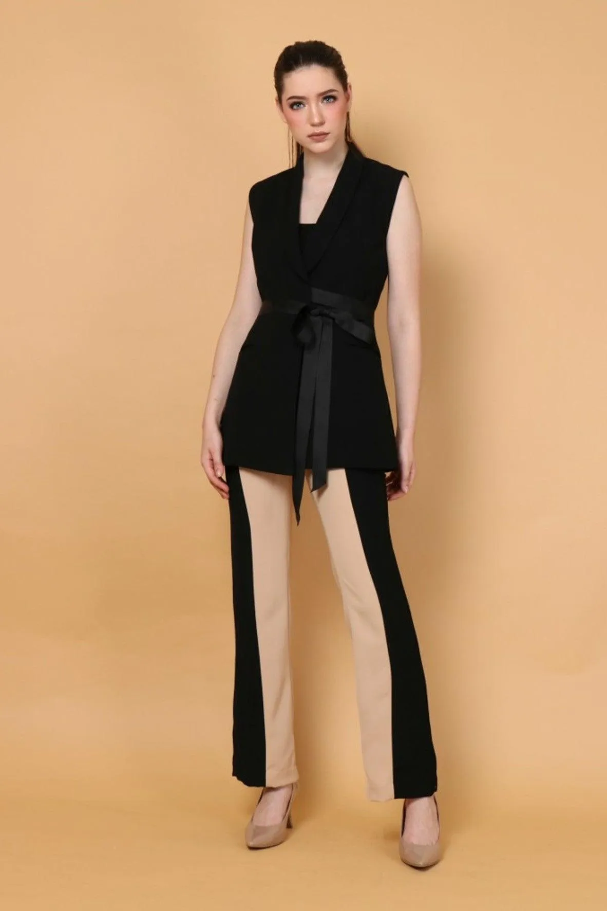 Sleeveless Ribbon Suit